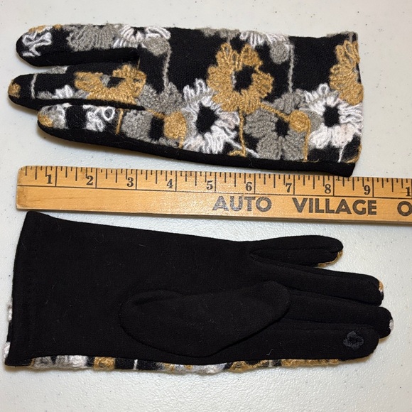 Embroidered gloves - Picture 3 of 6